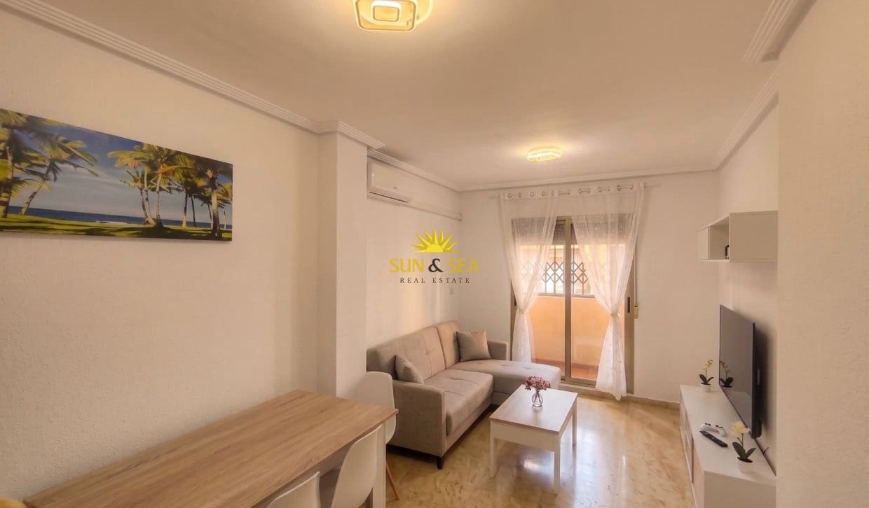 2 bedroom Beach Apartment for rent in Torrevieja - € 800 (Ref: 9824217)