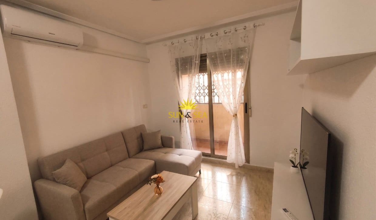 2 bedroom Beach Apartment for rent in Torrevieja - € 800 (Ref: 9824217)