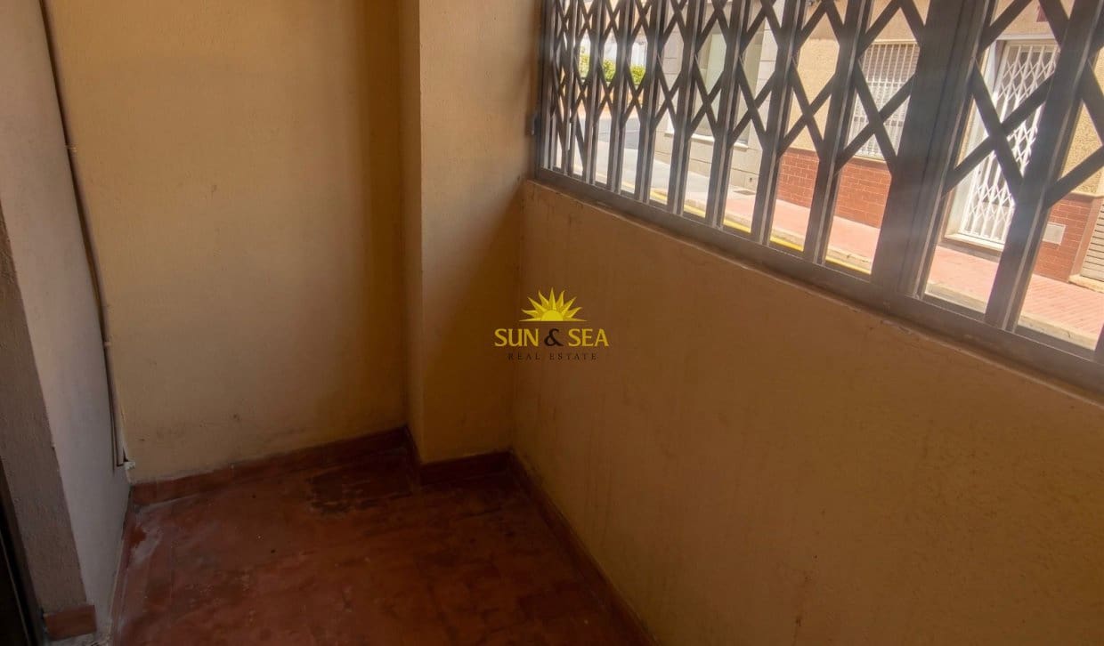 2 bedroom Beach Apartment for rent in Torrevieja - € 800 (Ref: 9824217)