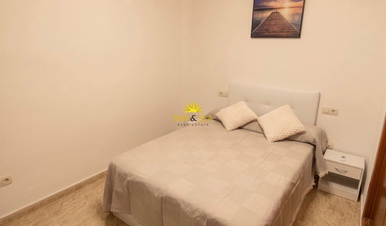 2 bedroom Beach Apartment for rent in Torrevieja - € 800 (Ref: 9824217)
