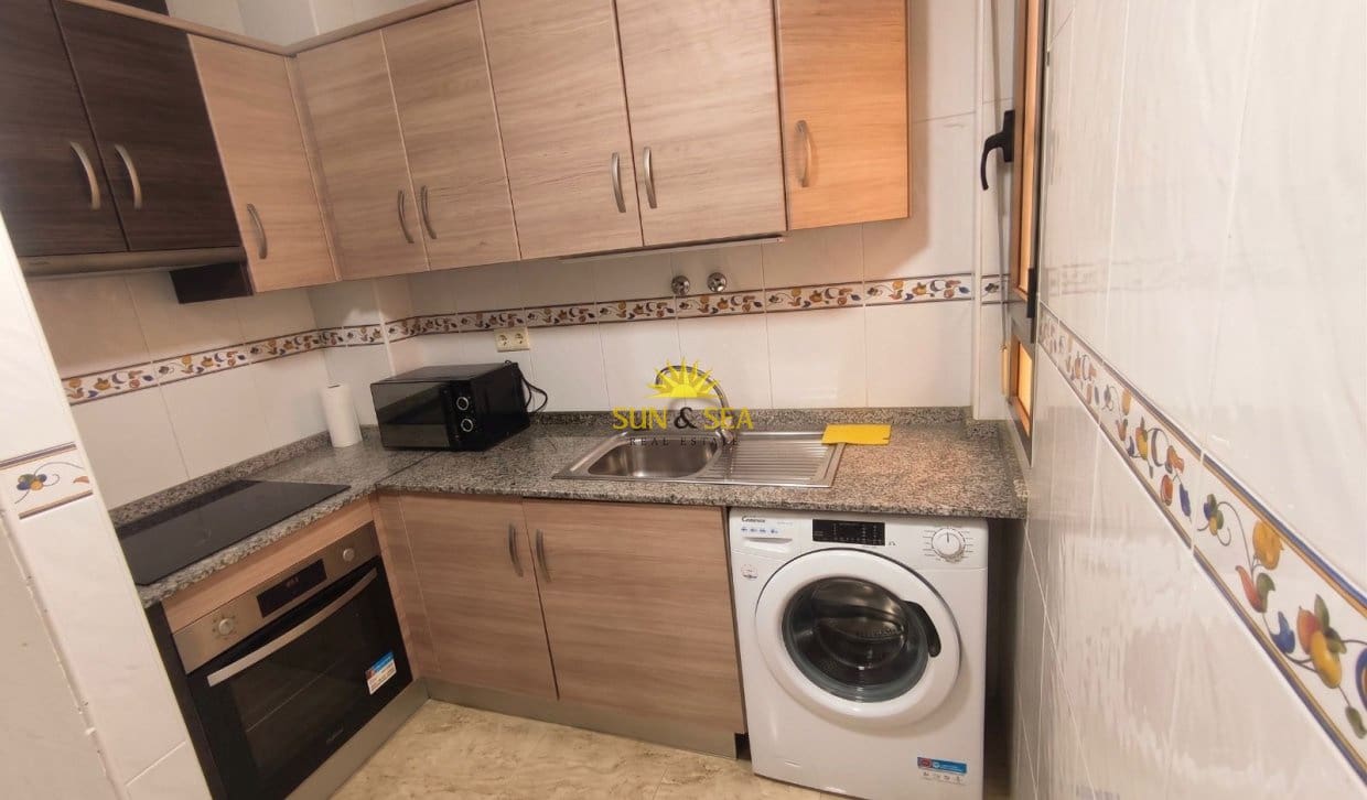 2 bedroom Beach Apartment for rent in Torrevieja - € 800 (Ref: 9824217)