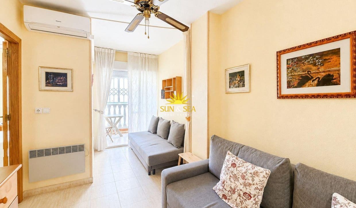 1 chambre Appartement à vendre à Torrevieja avec piscine - 110 000 € (Ref: 9827679)