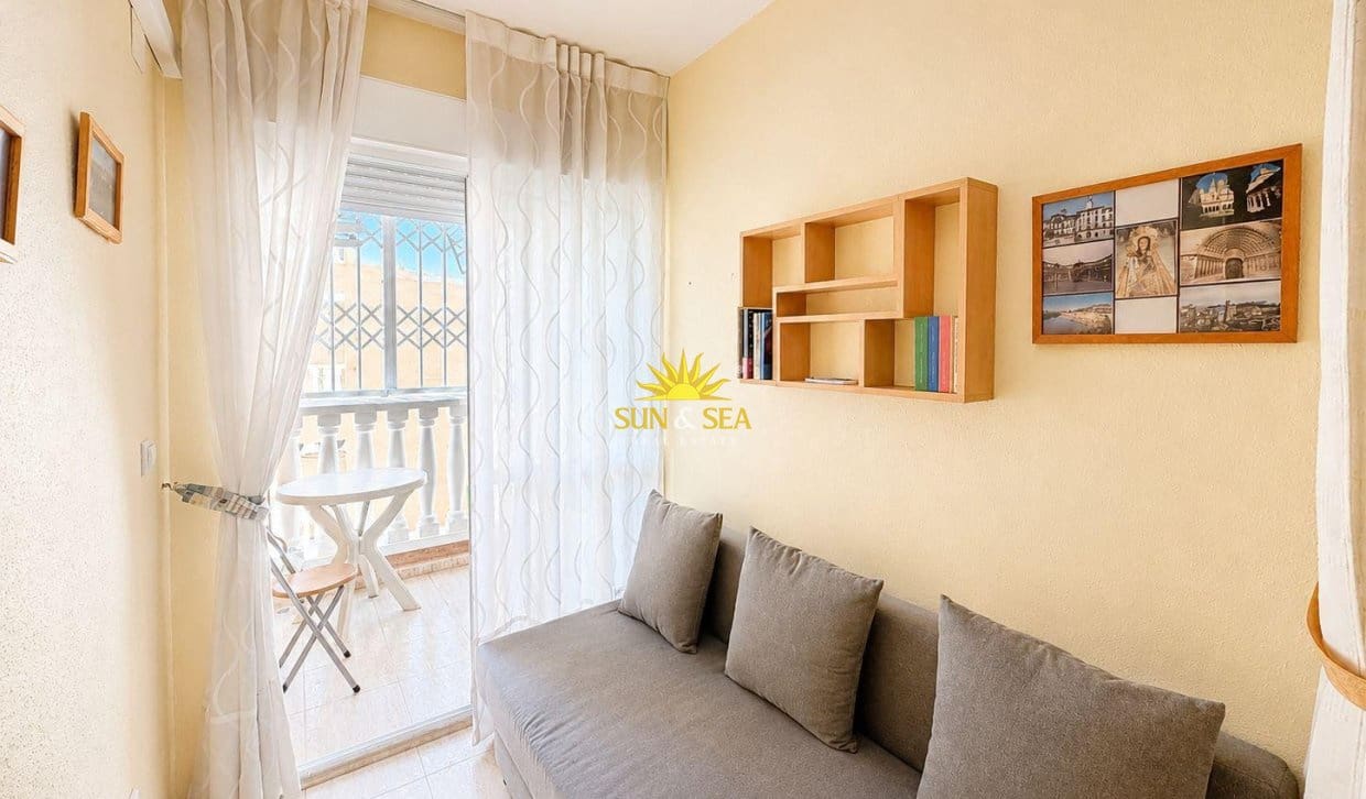 1 chambre Appartement à vendre à Torrevieja avec piscine - 110 000 € (Ref: 9827679)
