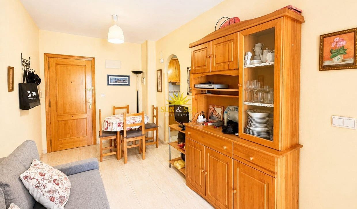 1 chambre Appartement à vendre à Torrevieja avec piscine - 110 000 € (Ref: 9827679)