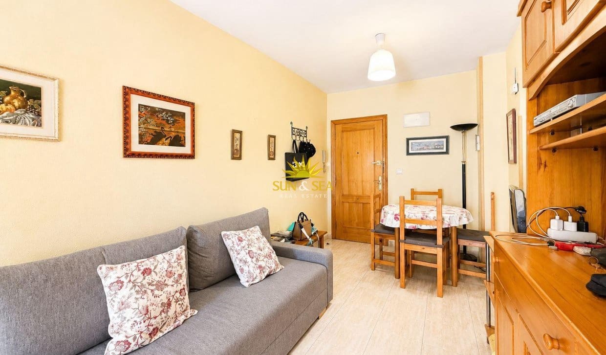 1 chambre Appartement à vendre à Torrevieja avec piscine - 110 000 € (Ref: 9827679)