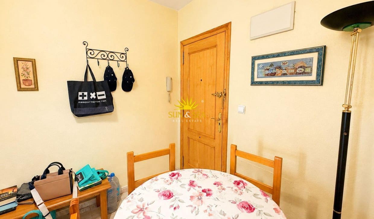 1 chambre Appartement à vendre à Torrevieja avec piscine - 110 000 € (Ref: 9827679)
