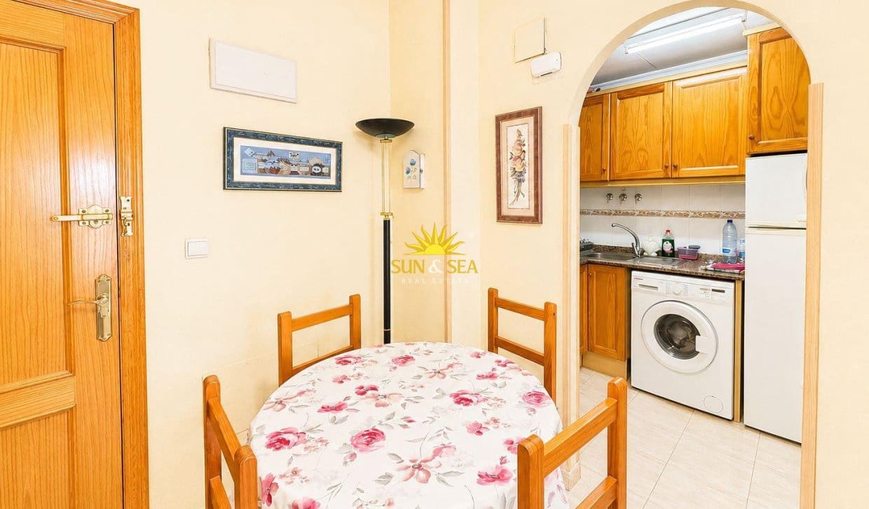 1 chambre Appartement à vendre à Torrevieja avec piscine - 110 000 € (Ref: 9827679)