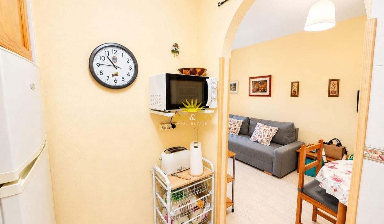 1 chambre Appartement à vendre à Torrevieja avec piscine - 110 000 € (Ref: 9827679)