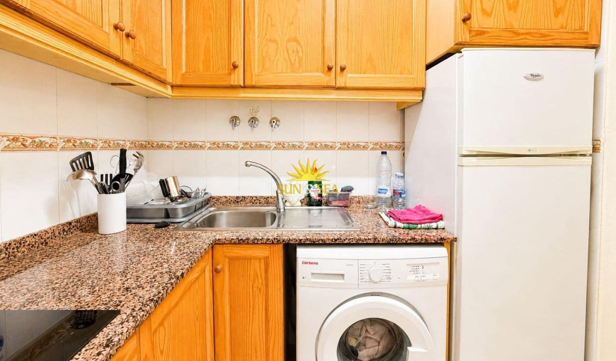 1 chambre Appartement à vendre à Torrevieja avec piscine - 110 000 € (Ref: 9827679)