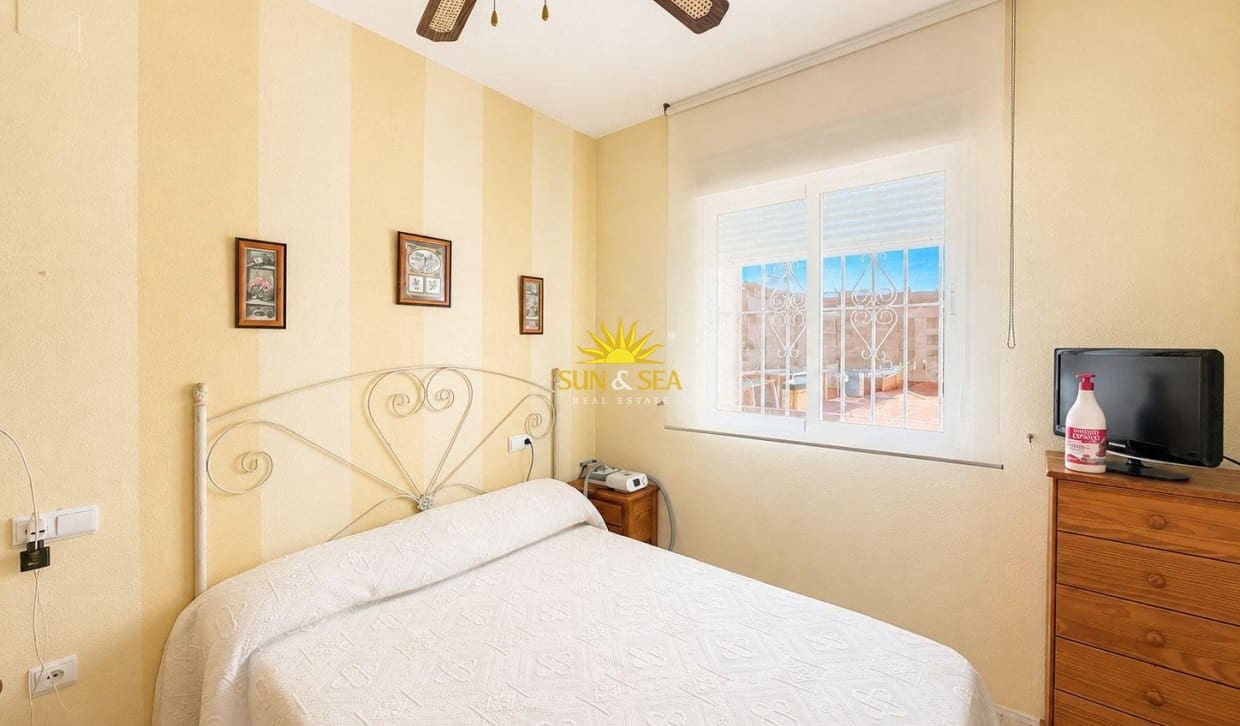 1 chambre Appartement à vendre à Torrevieja avec piscine - 110 000 € (Ref: 9827679)