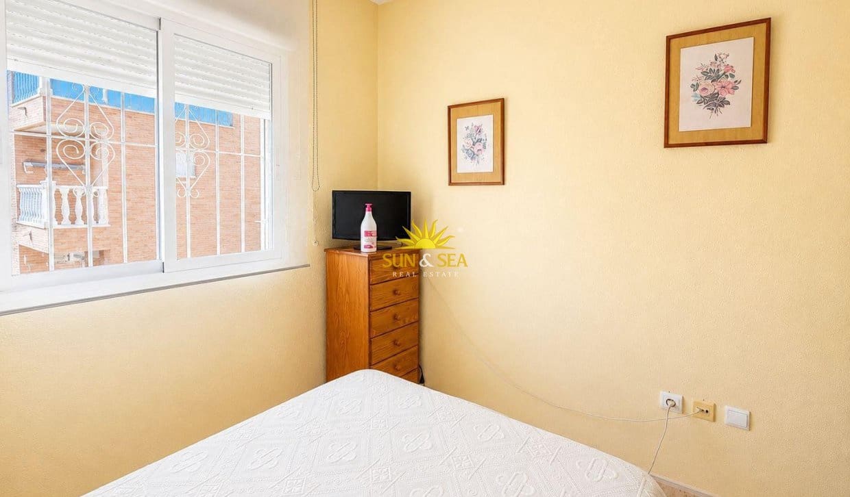 1 chambre Appartement à vendre à Torrevieja avec piscine - 110 000 € (Ref: 9827679)