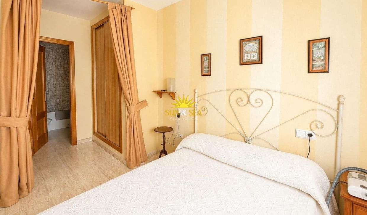 1 chambre Appartement à vendre à Torrevieja avec piscine - 110 000 € (Ref: 9827679)