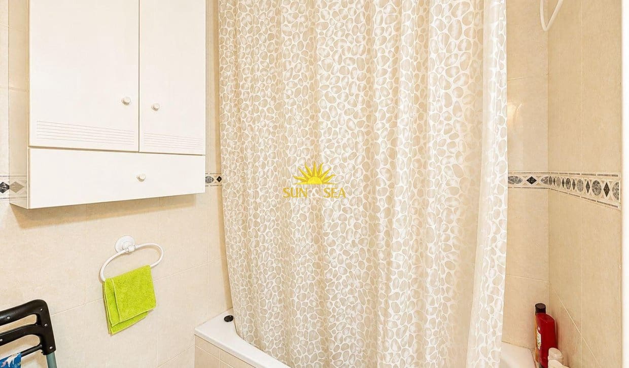1 chambre Appartement à vendre à Torrevieja avec piscine - 110 000 € (Ref: 9827679)