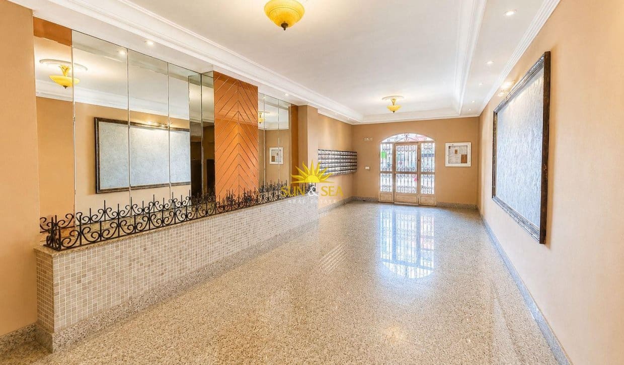 1 chambre Appartement à vendre à Torrevieja avec piscine - 110 000 € (Ref: 9827679)