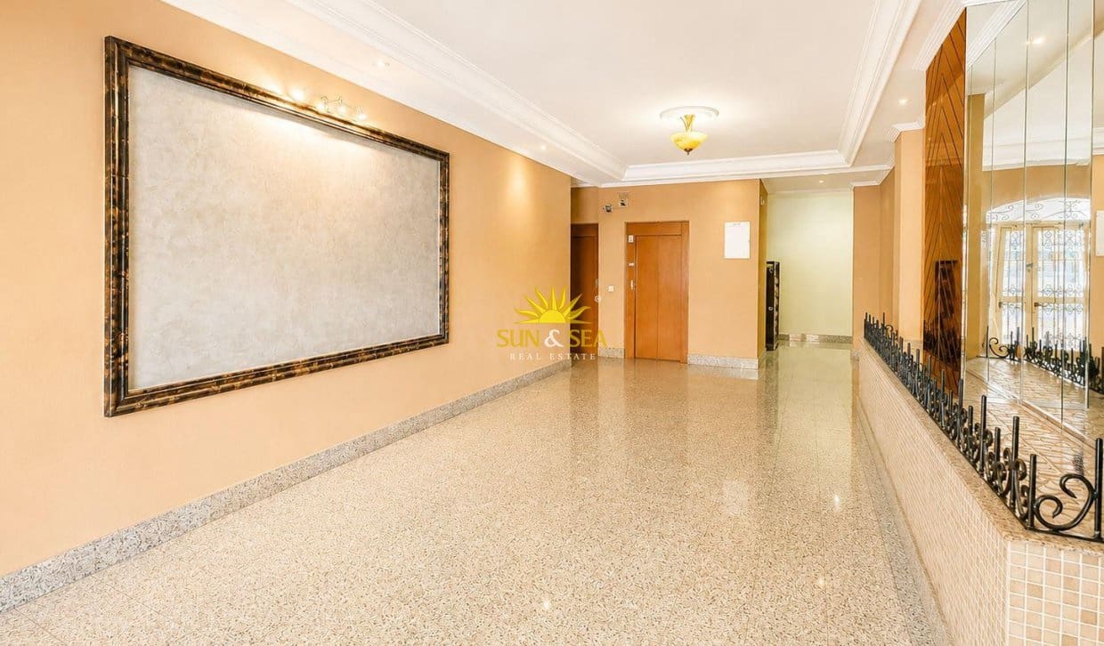 1 chambre Appartement à vendre à Torrevieja avec piscine - 110 000 € (Ref: 9827679)