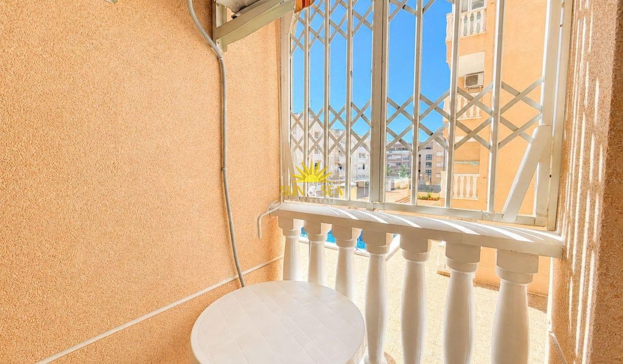 1 chambre Appartement à vendre à Torrevieja avec piscine - 110 000 € (Ref: 9827679)