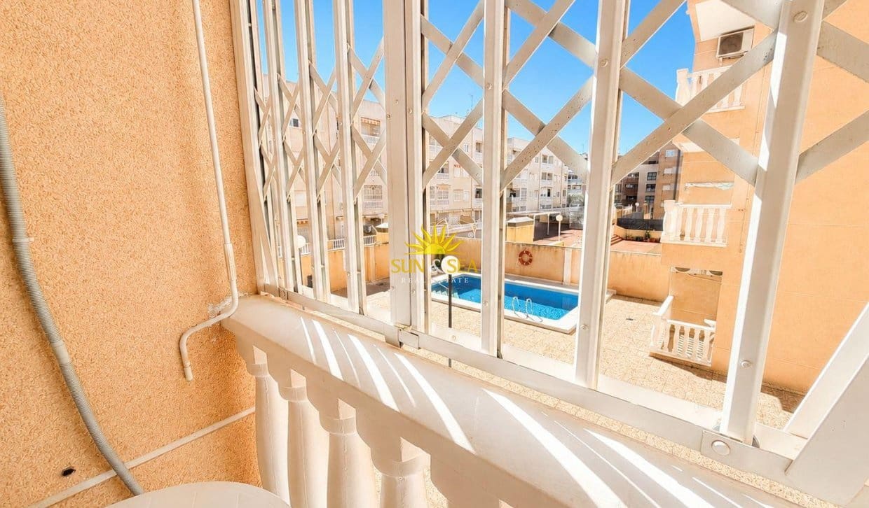 1 chambre Appartement à vendre à Torrevieja avec piscine - 110 000 € (Ref: 9827679)