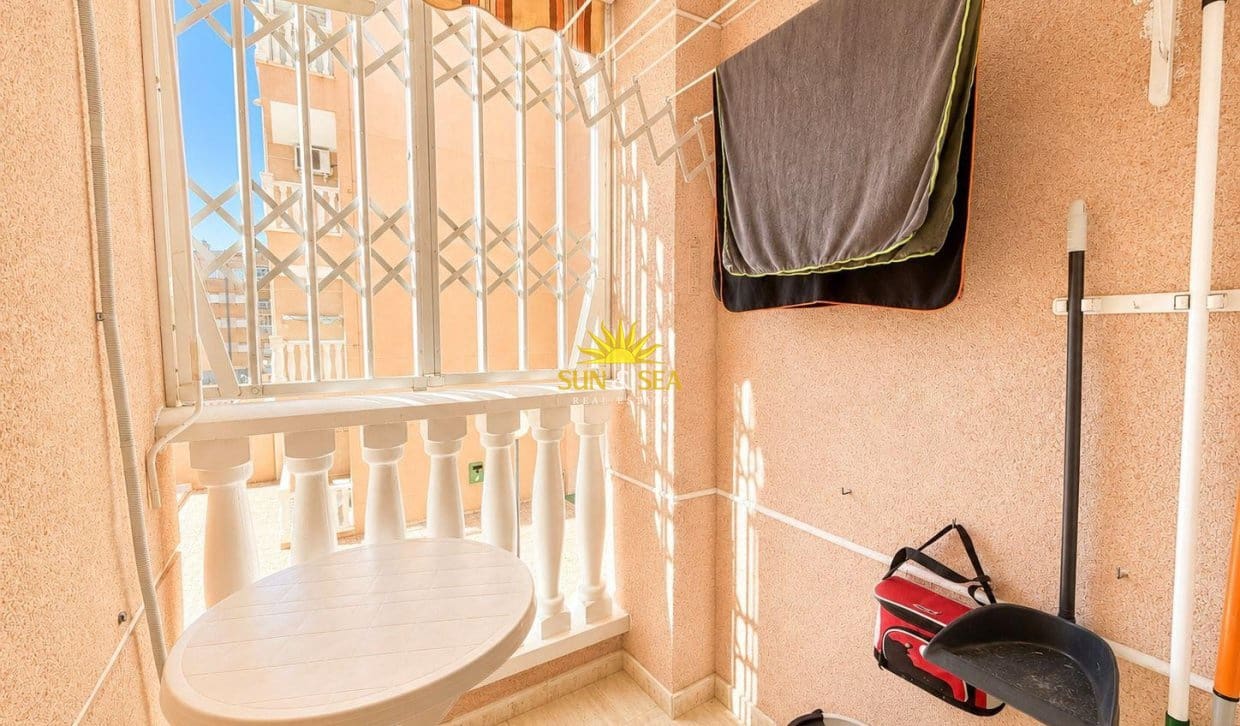 1 chambre Appartement à vendre à Torrevieja avec piscine - 110 000 € (Ref: 9827679)