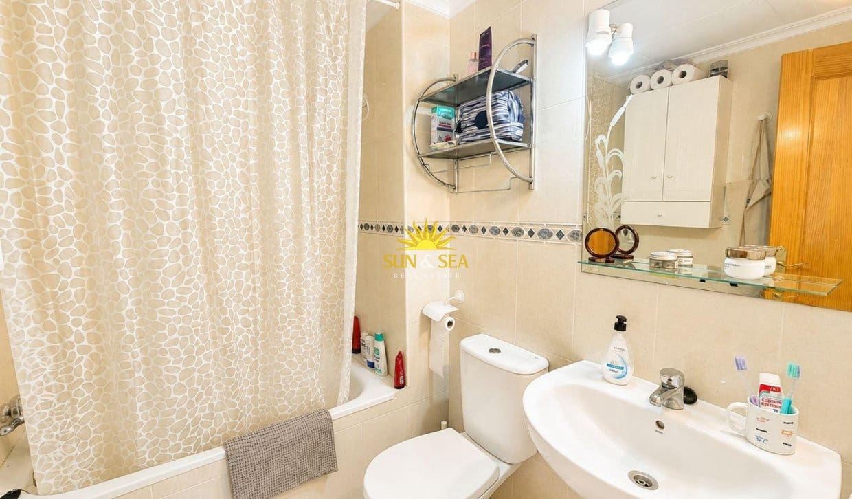 1 chambre Appartement à vendre à Torrevieja avec piscine - 110 000 € (Ref: 9827679)