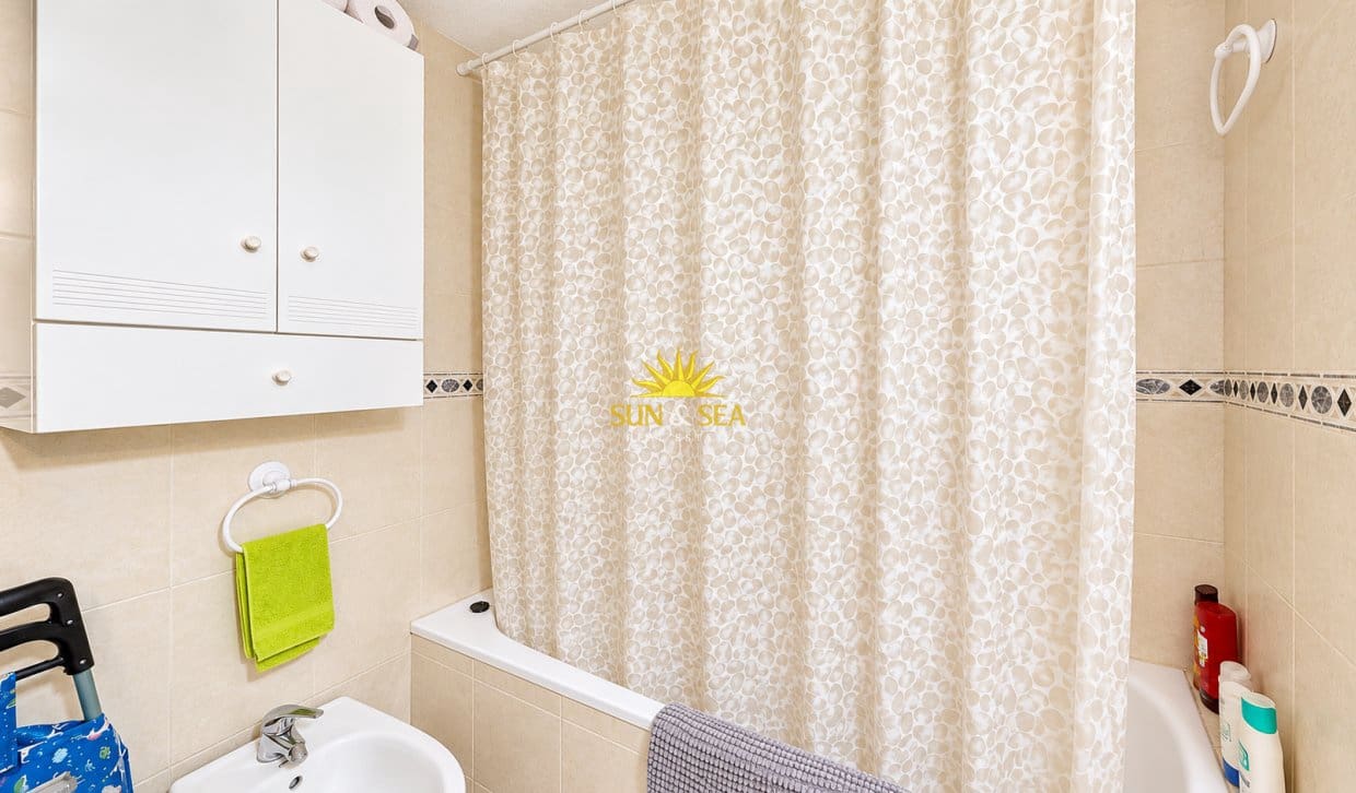1 sypialnia Apartament na sprzedaż w Torrevieja z basenem - 99 990 € (Ref: 9827679)