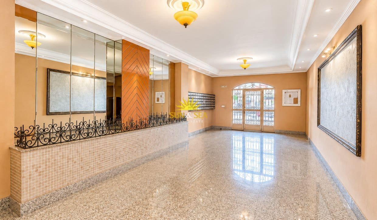 1 sypialnia Apartament na sprzedaż w Torrevieja z basenem - 99 990 € (Ref: 9827679)