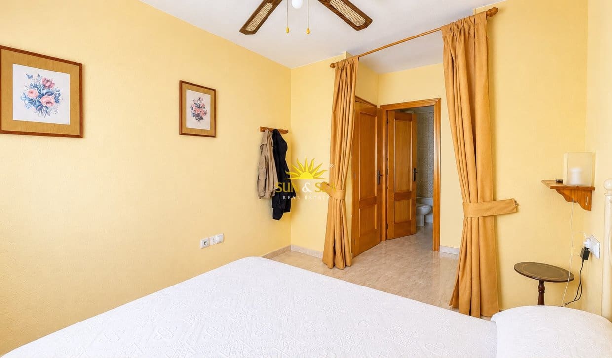 1 sypialnia Apartament na sprzedaż w Torrevieja z basenem - 99 990 € (Ref: 9827679)