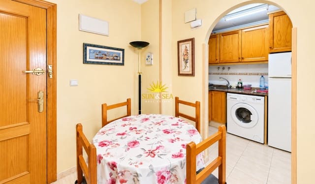1 makuuhuone Huoneisto myytävänä paikassa Centro, Torrevieja mukana uima-altaan - 99 990 € (Ref: 9827679)