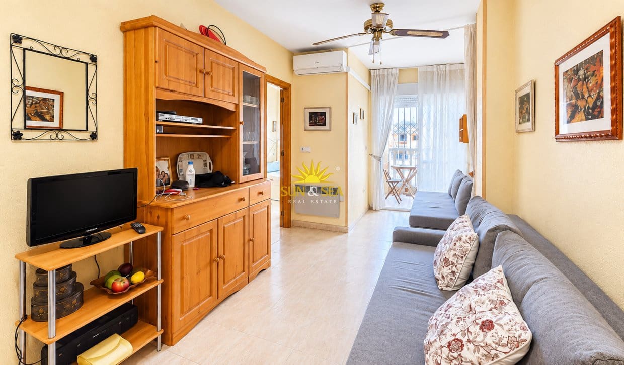 1 sypialnia Apartament na sprzedaż w Torrevieja z basenem - 99 990 € (Ref: 9827679)