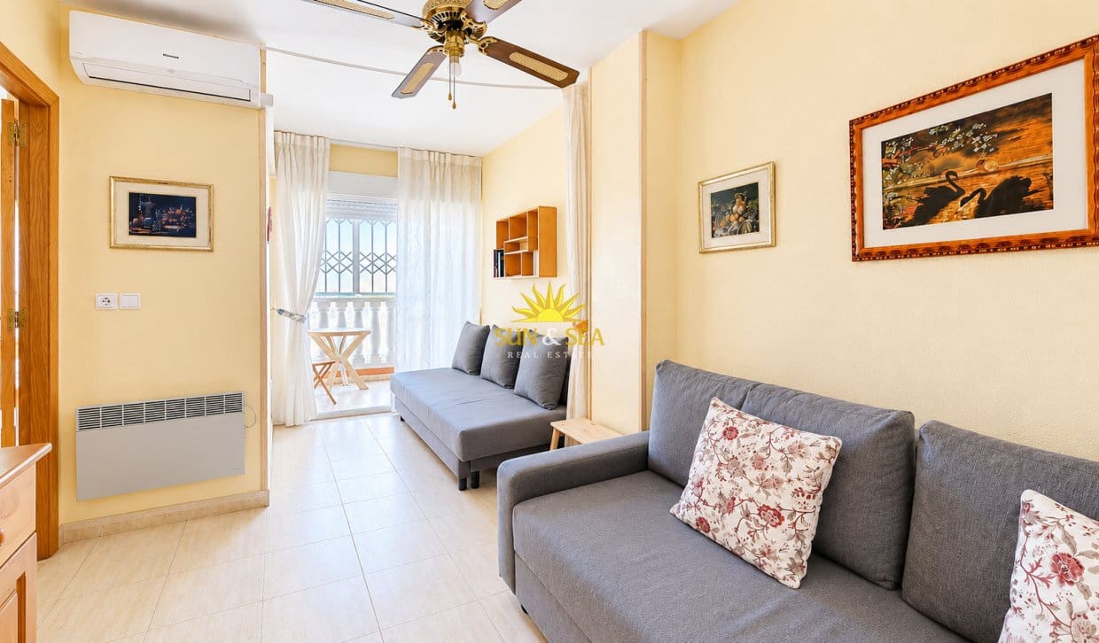 1 sypialnia Apartament na sprzedaż w Torrevieja z basenem - 99 990 € (Ref: 9827679)