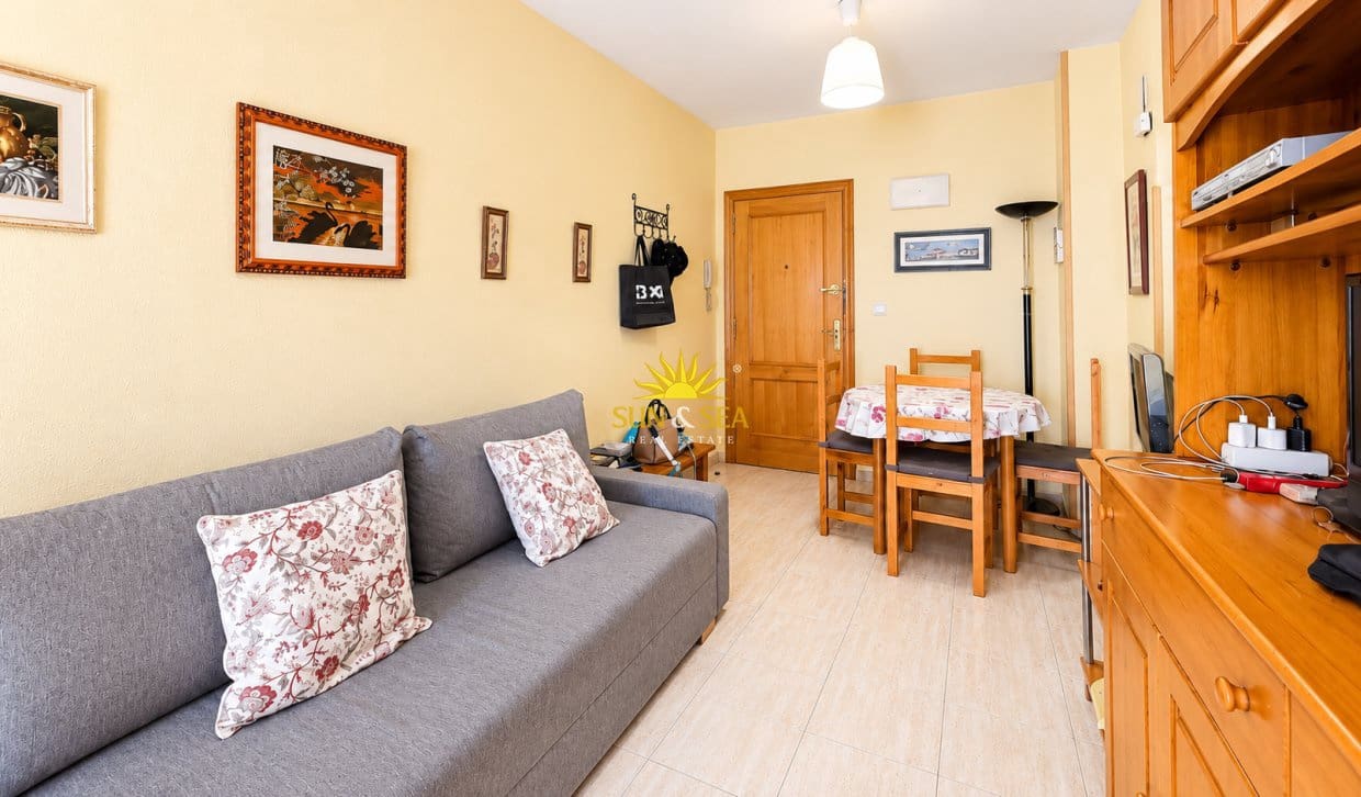1 sypialnia Apartament na sprzedaż w Torrevieja z basenem - 99 990 € (Ref: 9827679)