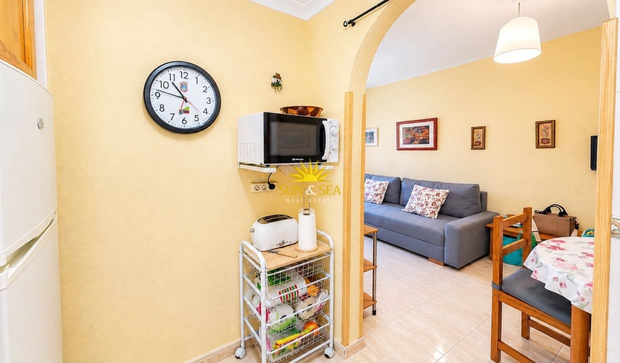 1 sypialnia Apartament na sprzedaż w Torrevieja z basenem - 99 990 € (Ref: 9827679)