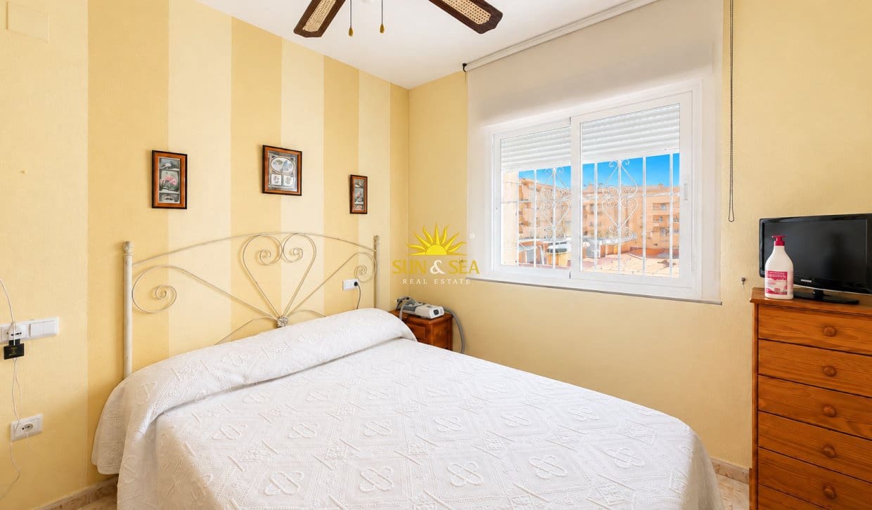 1 sypialnia Apartament na sprzedaż w Torrevieja z basenem - 99 990 € (Ref: 9827679)