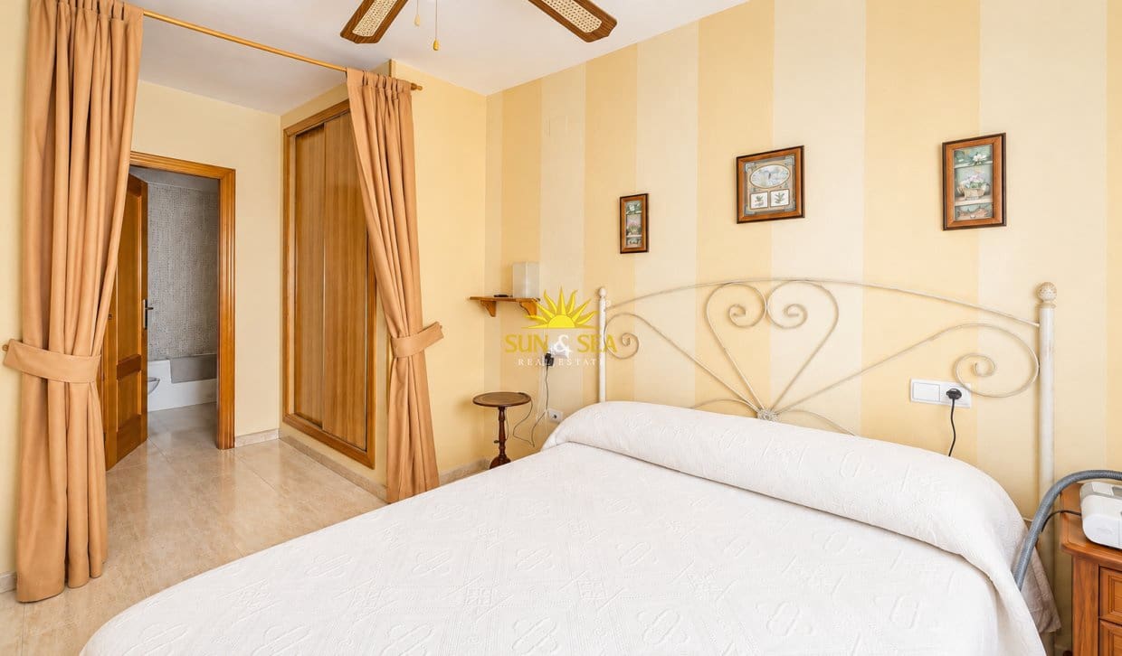 1 sypialnia Apartament na sprzedaż w Torrevieja z basenem - 99 990 € (Ref: 9827679)