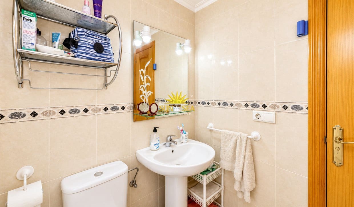 1 sypialnia Apartament na sprzedaż w Torrevieja z basenem - 99 990 € (Ref: 9827679)