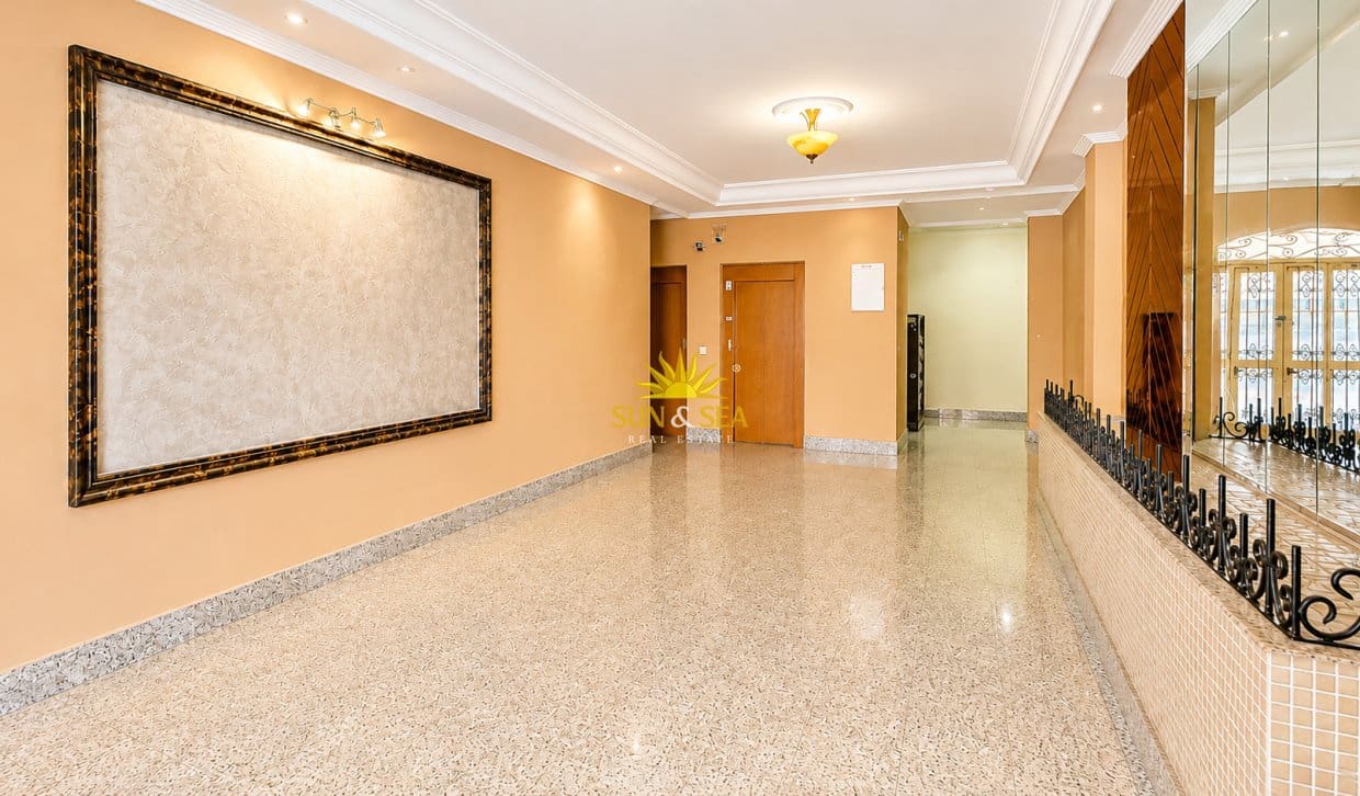 1 sypialnia Apartament na sprzedaż w Torrevieja z basenem - 99 990 € (Ref: 9827679)