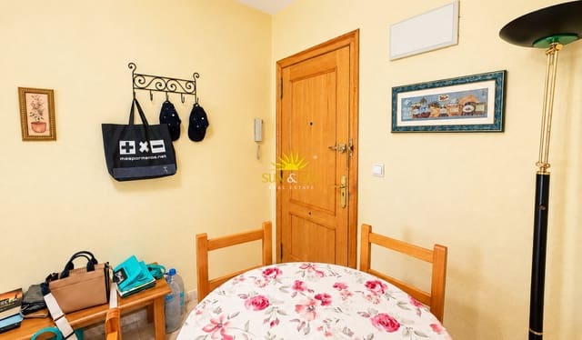 1 makuuhuone Huoneisto myytävänä paikassa Centro, Torrevieja mukana uima-altaan - 99 990 € (Ref: 9827679)