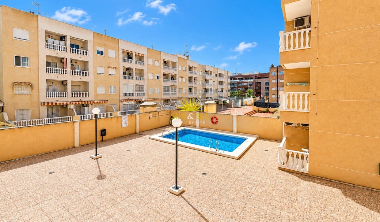 1 sypialnia Apartament na sprzedaż w Torrevieja z basenem - 99 990 € (Ref: 9827679)