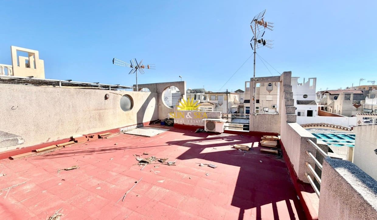 2 Zimmer Villa zu verkaufen in Torrevieja - 125.000 € (Ref: 9829772)