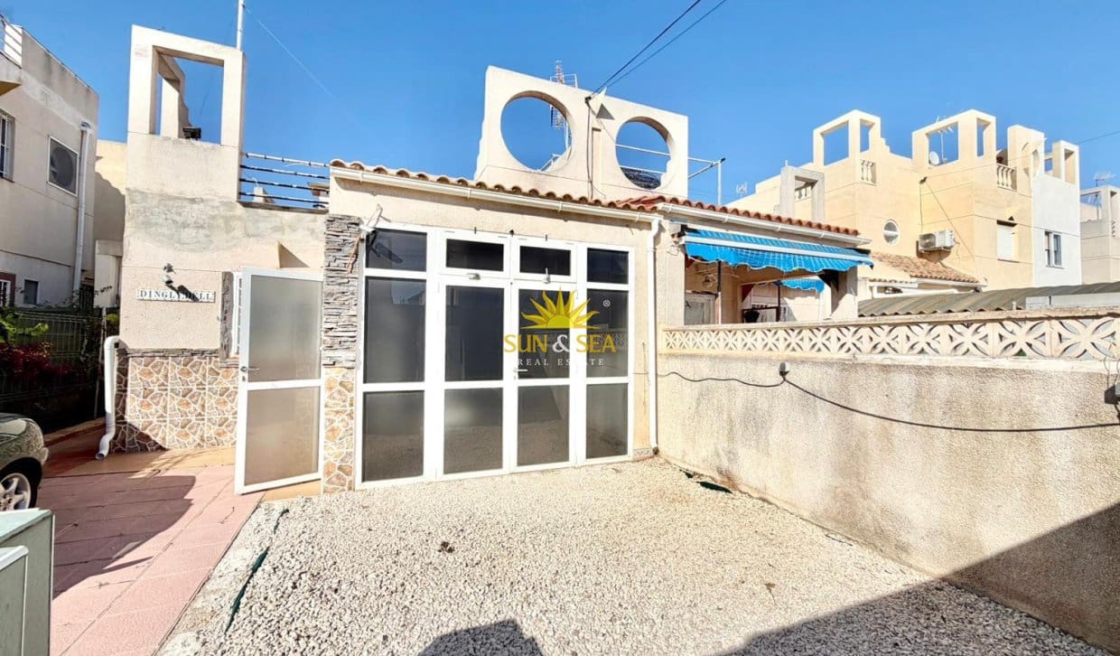 2 Zimmer Villa zu verkaufen in Torrevieja - 125.000 € (Ref: 9829772)