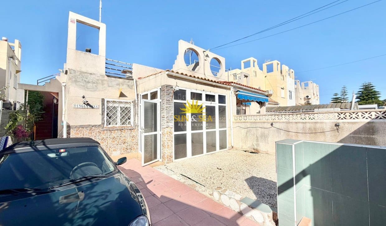2 Zimmer Villa zu verkaufen in Torrevieja - 125.000 € (Ref: 9829772)
