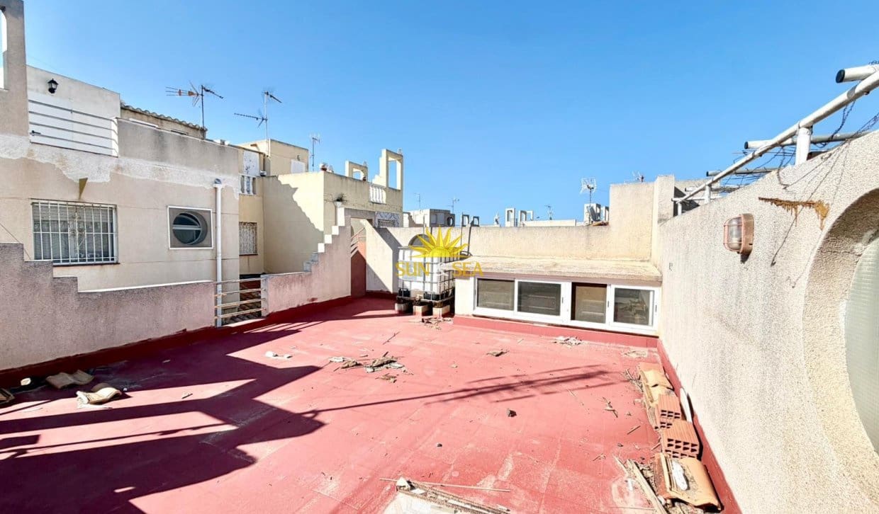 2 Zimmer Villa zu verkaufen in Torrevieja - 125.000 € (Ref: 9829772)