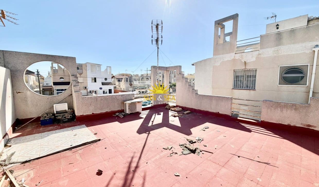 2 Zimmer Villa zu verkaufen in Torrevieja - 125.000 € (Ref: 9829772)
