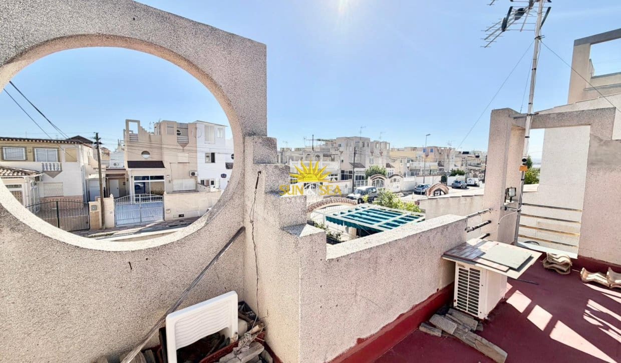 2 Zimmer Villa zu verkaufen in Torrevieja - 125.000 € (Ref: 9829772)