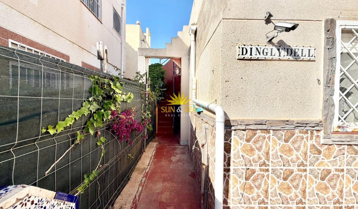 2 Zimmer Villa zu verkaufen in Torrevieja - 125.000 € (Ref: 9829772)