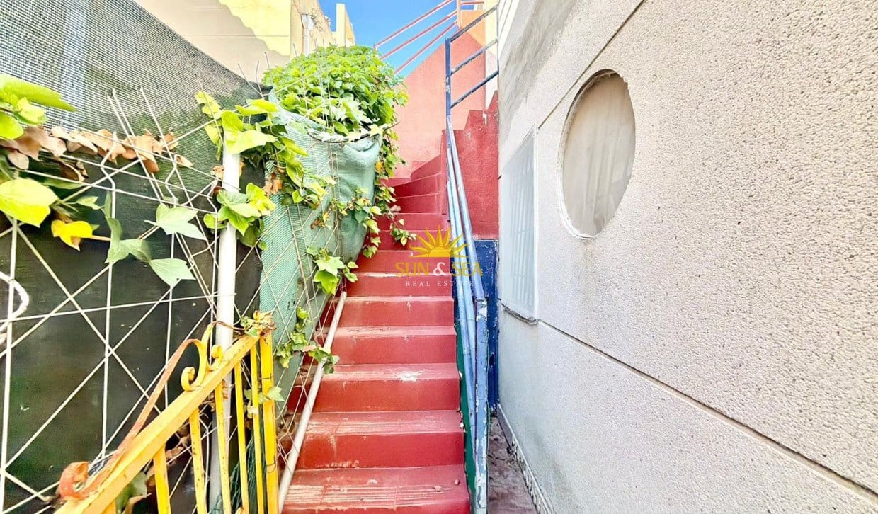 2 Zimmer Villa zu verkaufen in Torrevieja - 125.000 € (Ref: 9829772)