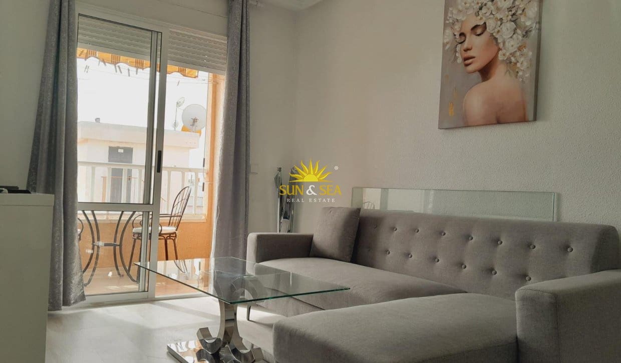 2 sovrum Lägenhet till salu i Torrevieja med pool - 125 000 € (Ref: 9830116)