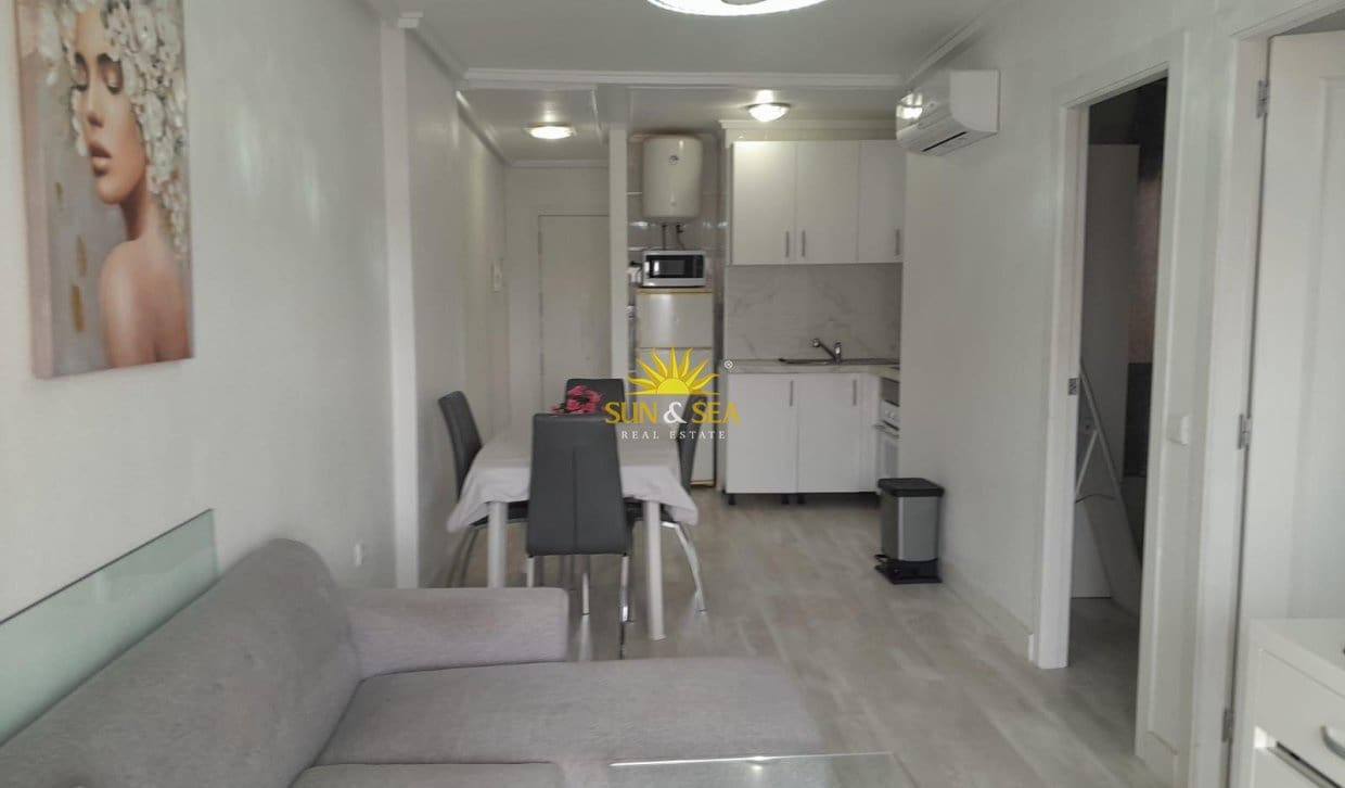 2 sovrum Lägenhet till salu i Torrevieja med pool - 125 000 € (Ref: 9830116)