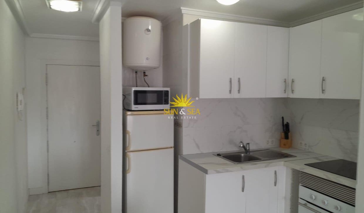 2 sovrum Lägenhet till salu i Torrevieja med pool - 125 000 € (Ref: 9830116)