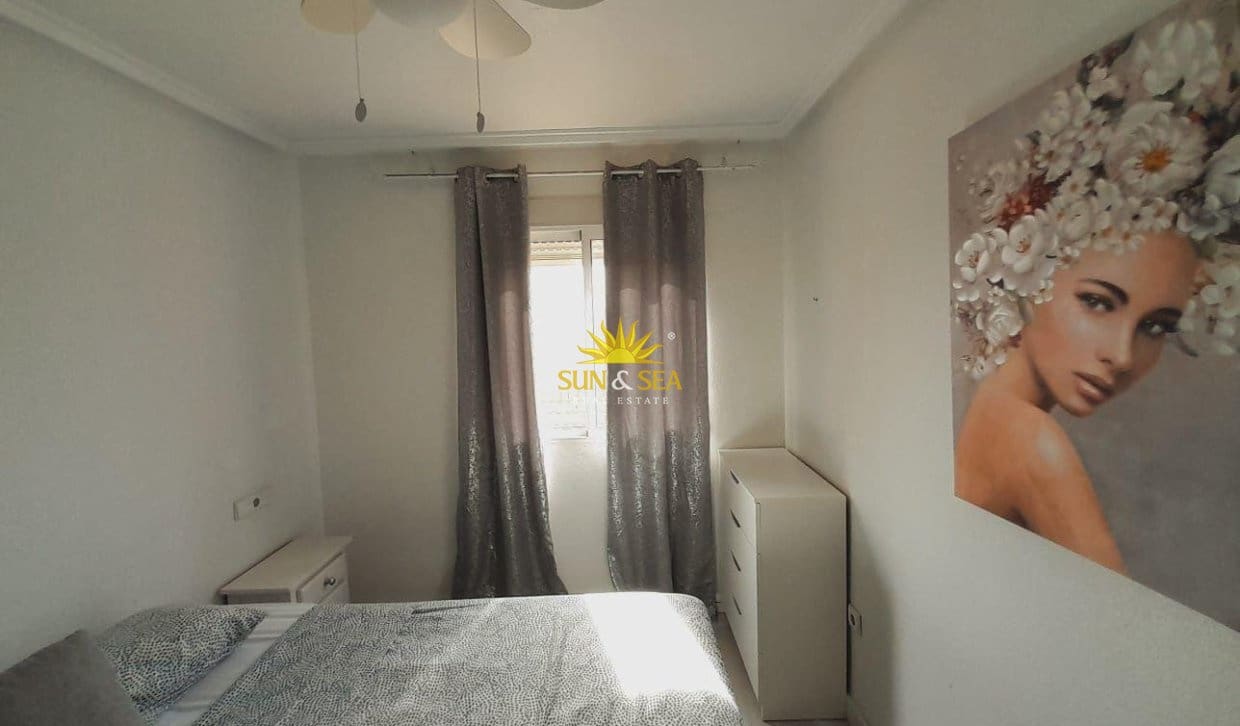 2 sovrum Lägenhet till salu i Torrevieja med pool - 125 000 € (Ref: 9830116)