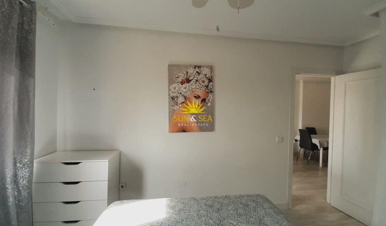 2 sovrum Lägenhet till salu i Torrevieja med pool - 125 000 € (Ref: 9830116)